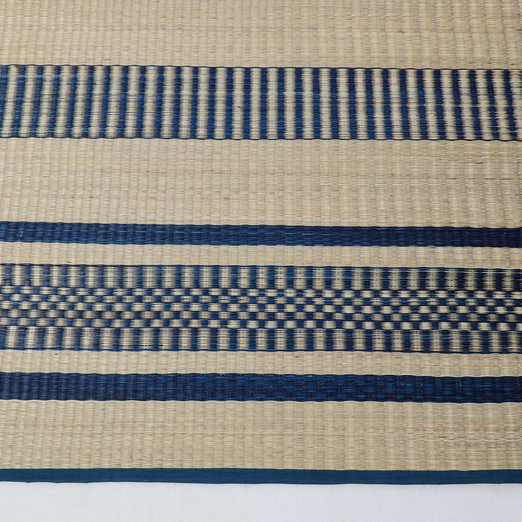 Handwoven Pattamadai Korai Grass Floor Mat (77 x 36 in) 06